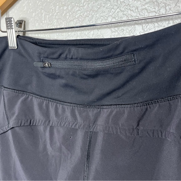 Lululemon Run Times Short 4-Way Stretch 4” Inseam Women's Size 6 Black with Hole - Picture 5 of 8